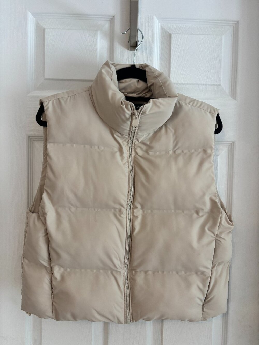Zara Puffer Vest, Cream colour Size M